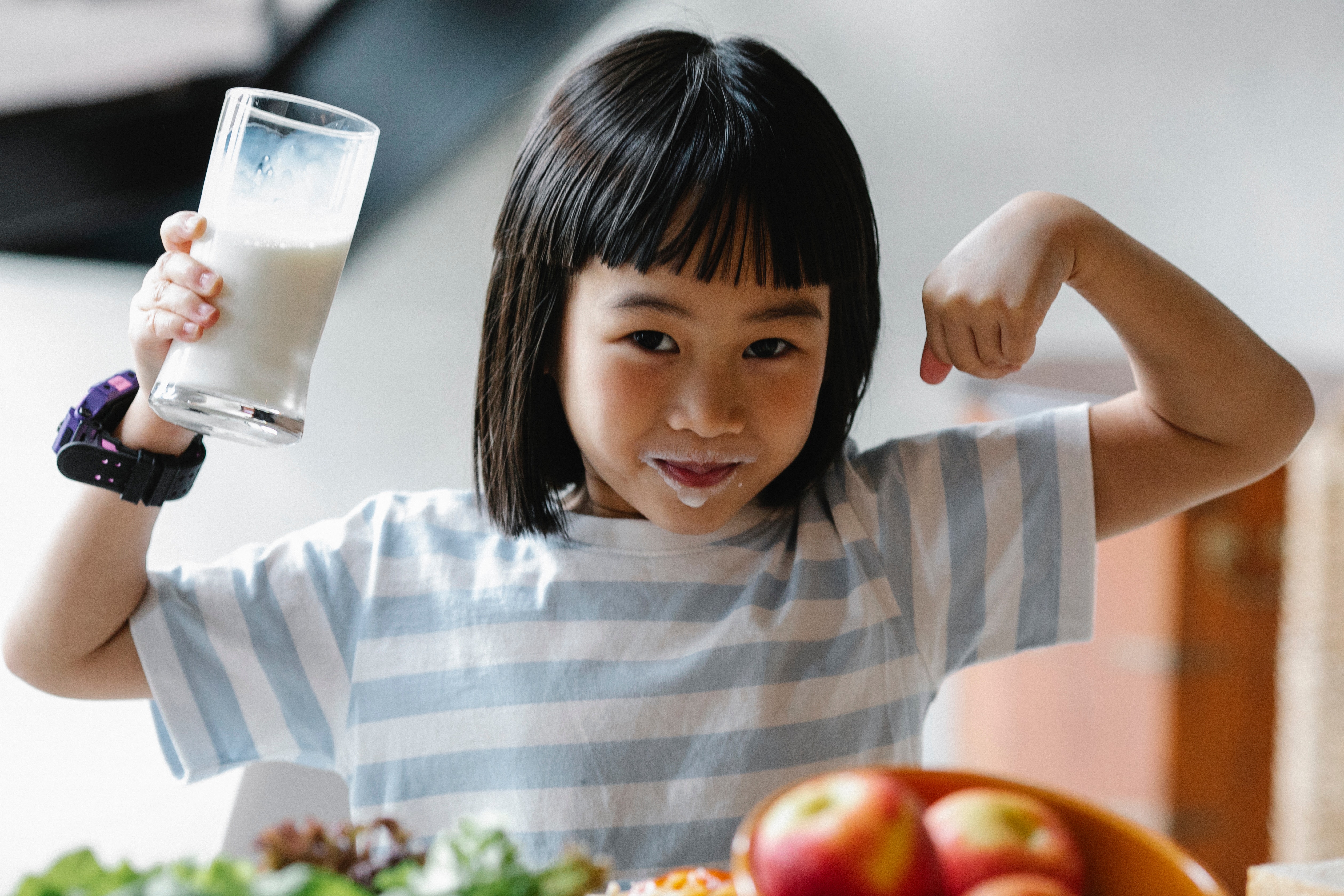 दूध के फायदे और नुकसान। कौनसा दूध सेहत के लिए लाभकारी होता है?… दूध पीने के 22 फायदे है।जो जानकर आप दूध से प्रेम करने लगेंगे।